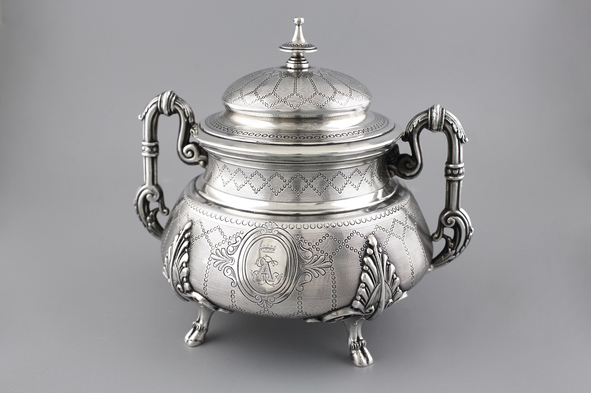 Антикварная сахарница